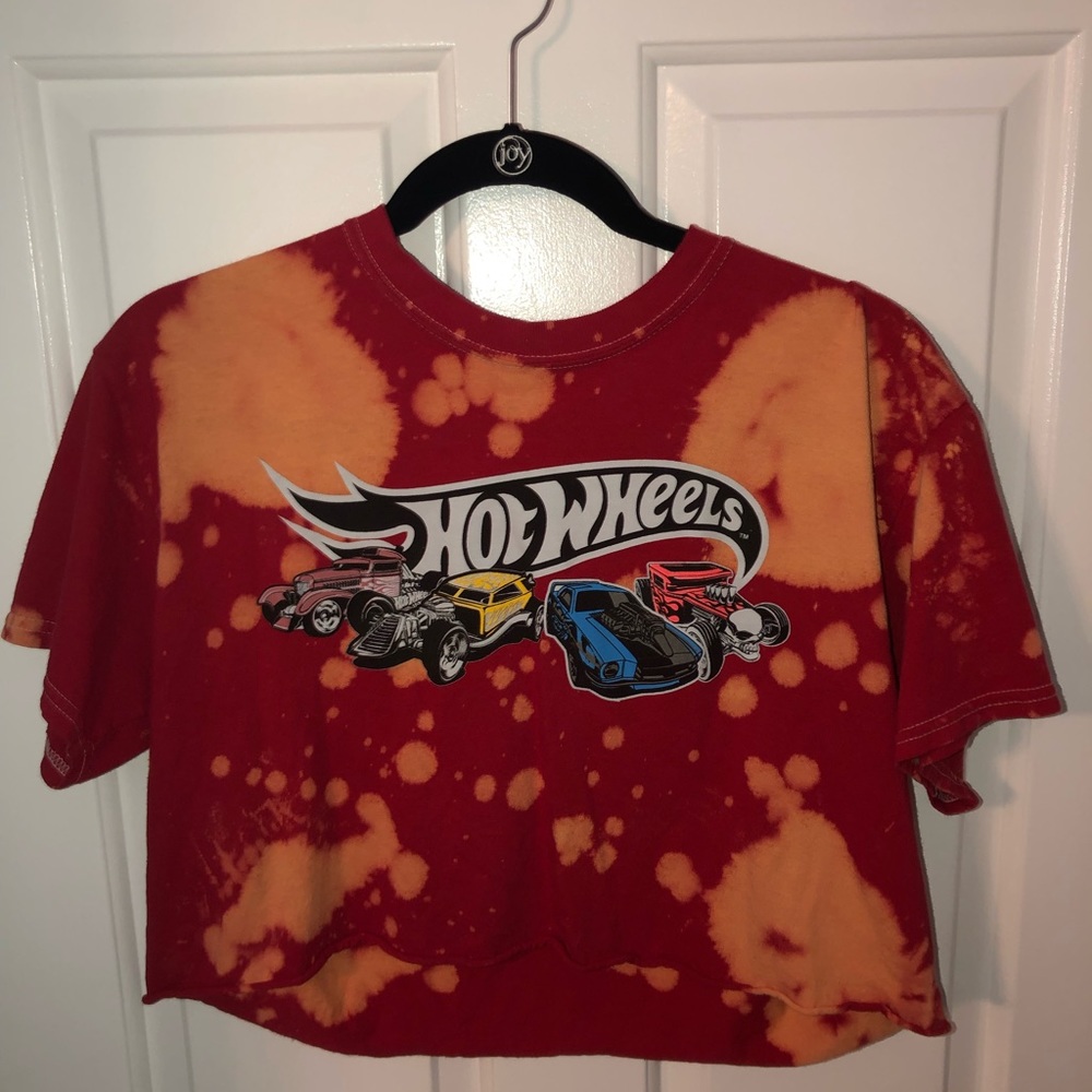 Tie-dye Hot Wheels cropped tee